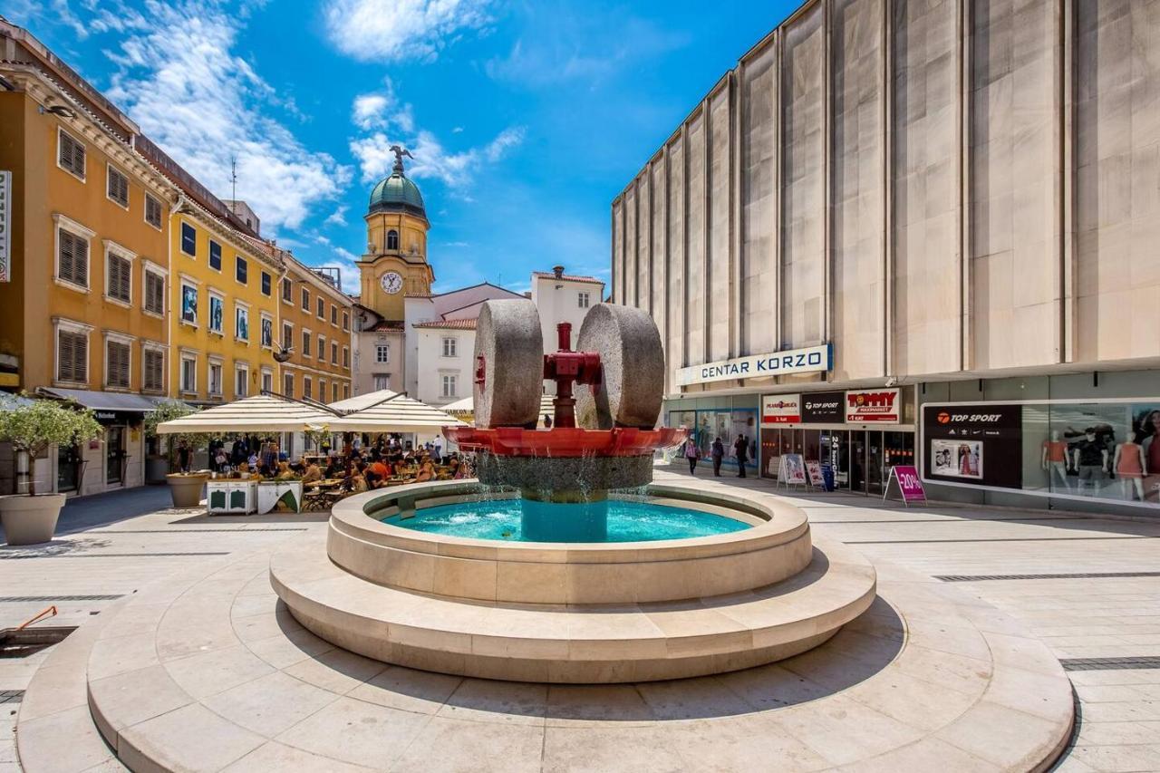 Naval Apartment Rijeka Luaran gambar
